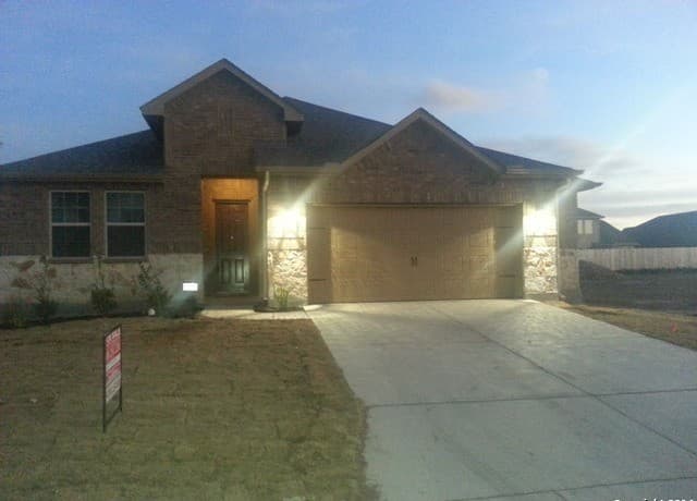 4-bedroom rental at 8610 Kihnu Willow in San Antonio, TX — photo 1