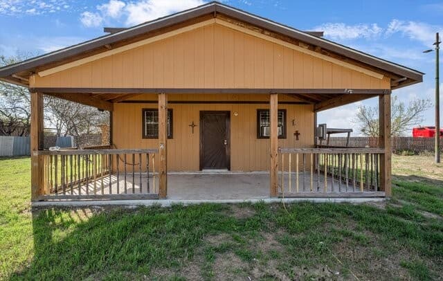 1-bedroom rental at 18883 Lagloria Rd in Elmendorf, TX — photo 1