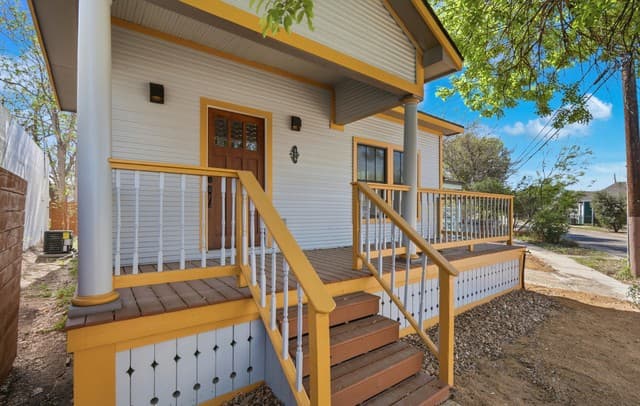rental at 608 Labor in San Antonio, TX — photo 3