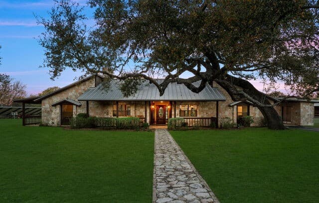 4-bedroom rental at 8463 Barron in San Antonio, TX — photo 1