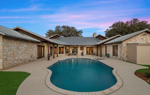4-bedroom rental at 8463 Barron in San Antonio, TX — photo 4