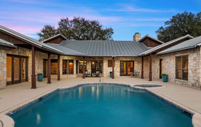4-bedroom rental at 8463 Barron in San Antonio, TX — photo 5