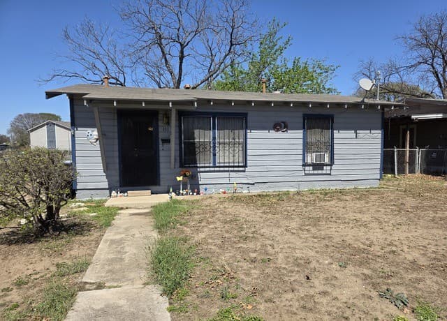 2-bedroom rental at 111 Coney in San Antonio, TX — photo 1