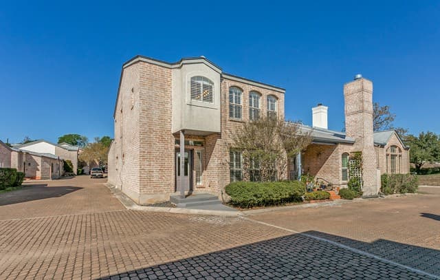 3-bedroom rental at 158 Oakwell Farms in San Antonio, TX — photo 1
