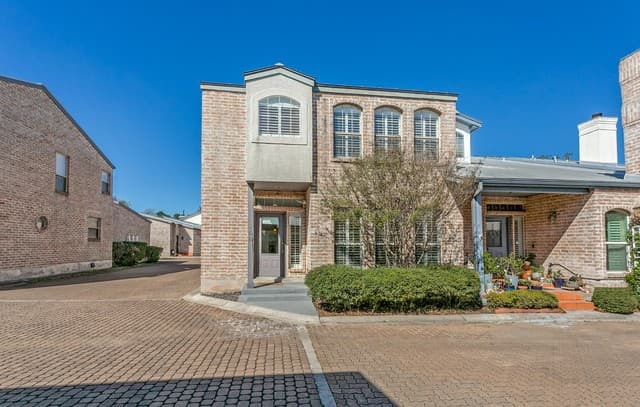 3-bedroom rental at 158 Oakwell Farms in San Antonio, TX — photo 2