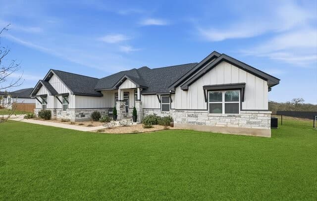 4-bedroom rental at 113 Hondo Dr in La Vernia, TX — photo 3