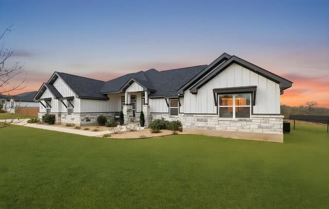 4-bedroom rental at 113 Hondo Dr in La Vernia, TX — photo 4