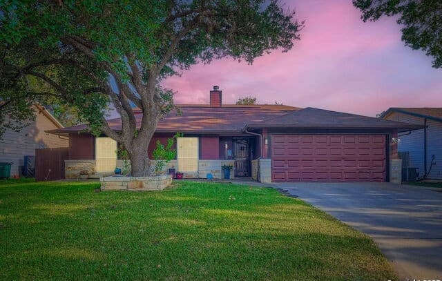 4-bedroom rental at 9322 Valley Ridge in San Antonio, TX — photo 5