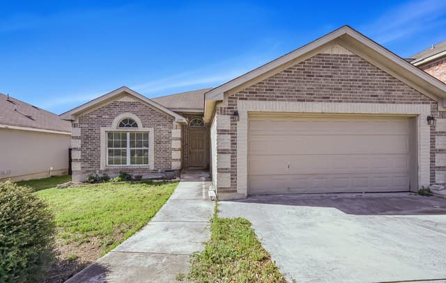 3-bedroom rental at 6050 Lakefront in San Antonio, TX — photo 1