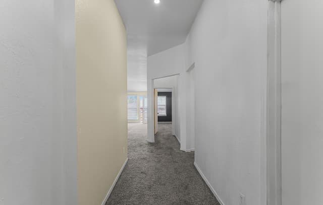 3-bedroom rental at 6050 Lakefront in San Antonio, TX — photo 3