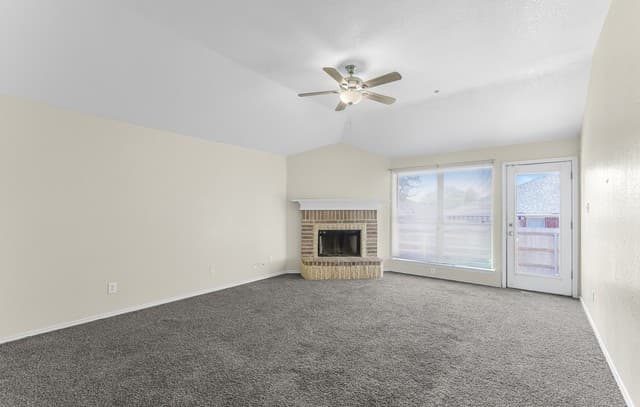 3-bedroom rental at 6050 Lakefront in San Antonio, TX — photo 4