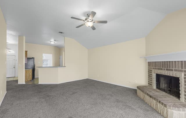 3-bedroom rental at 6050 Lakefront in San Antonio, TX — photo 5