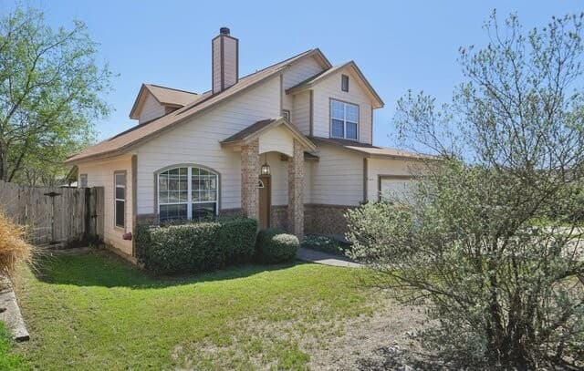 3-bedroom rental at 5386 Chestnut View in San Antonio, TX — photo 2