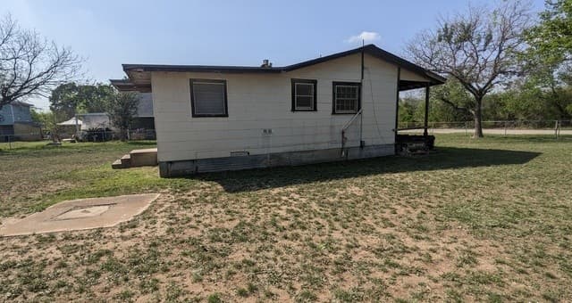 2-bedroom rental at 4918 Alma in San Antonio, TX — photo 3