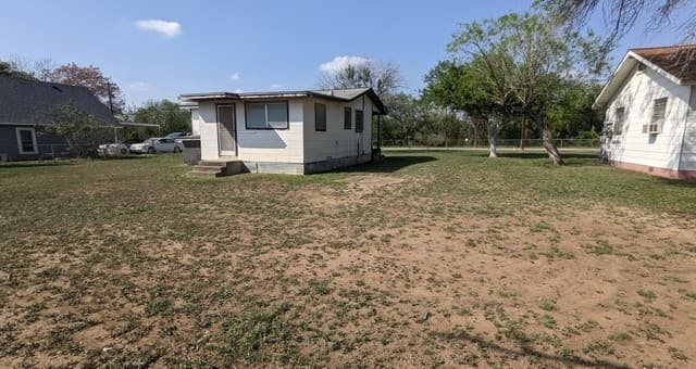 2-bedroom rental at 4918 Alma in San Antonio, TX — photo 4
