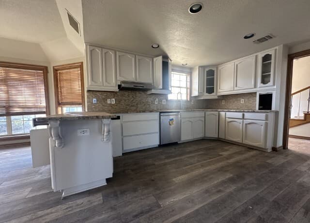 3-bedroom rental at 6823 Brave Way in San Antonio, TX — photo 4