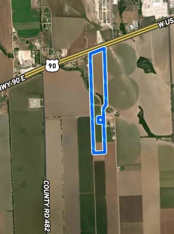 rental at 3150 Highway 90 E in Castroville, TX — photo 2