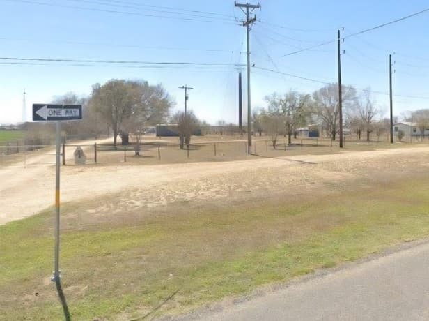 rental at 3150 Highway 90 E in Castroville, TX — photo 3