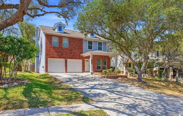 4-bedroom rental at 8631 Branch Hollow in Universal City, TX — photo 2