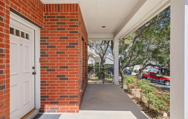 4-bedroom rental at 8631 Branch Hollow in Universal City, TX — photo 3