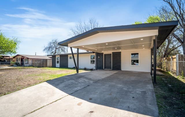 4-bedroom rental at 130 Kontiki Pl in San Antonio, TX — photo 2