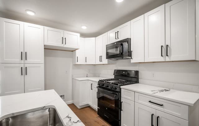 4-bedroom rental at 130 Kontiki Pl in San Antonio, TX — photo 3