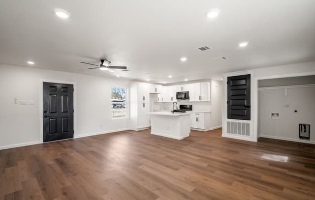4-bedroom rental at 130 Kontiki Pl in San Antonio, TX — photo 5