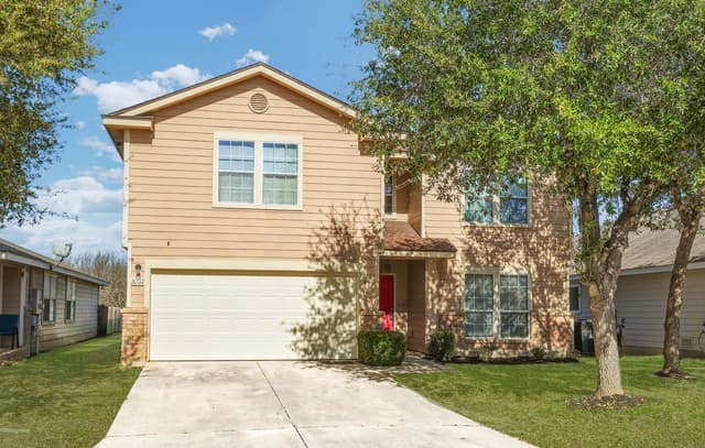 5-bedroom rental at 16722 Mandolino in San Antonio, TX — photo 1