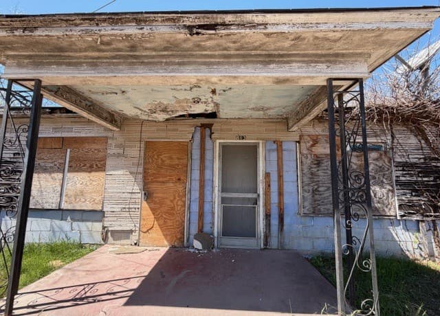 2-bedroom rental at 813 S San Augustine Ave in San Antonio, TX — photo 5