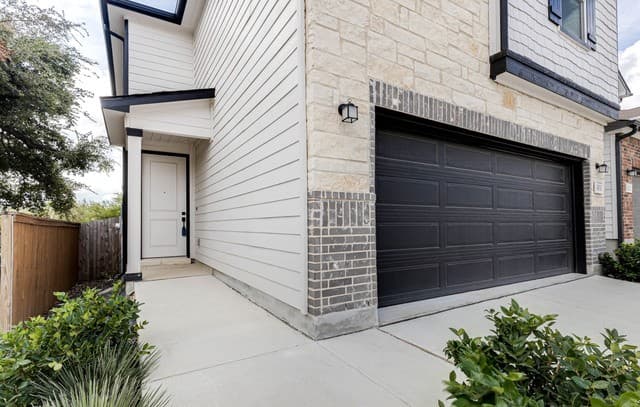 3-bedroom rental at 14839 Vance Jackson Rd Unit 503 in San Antonio, TX — photo 2