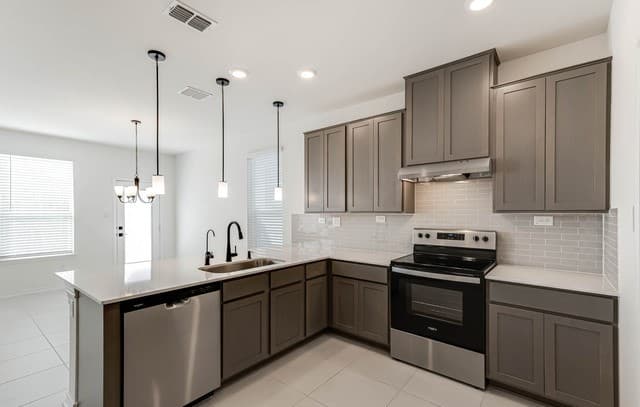 3-bedroom rental at 14839 Vance Jackson Rd Unit 503 in San Antonio, TX — photo 4