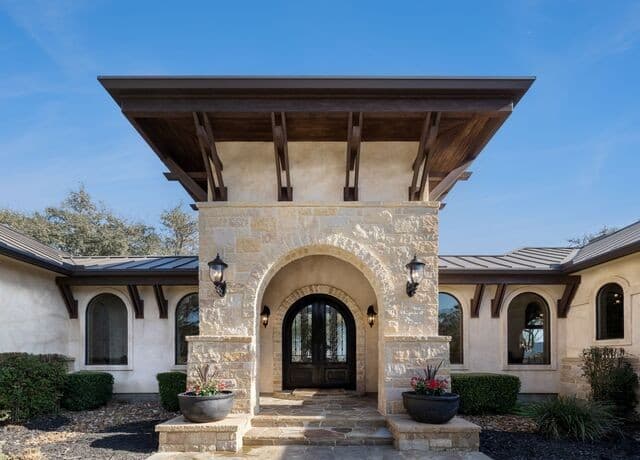 5-bedroom rental at 14454 Santa Rita in Helotes, TX — photo 4