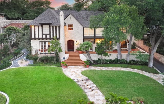 4-bedroom rental at 227 Devine Rd in Olmos Park, TX — photo 1