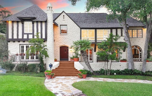 4-bedroom rental at 227 Devine Rd in Olmos Park, TX — photo 3