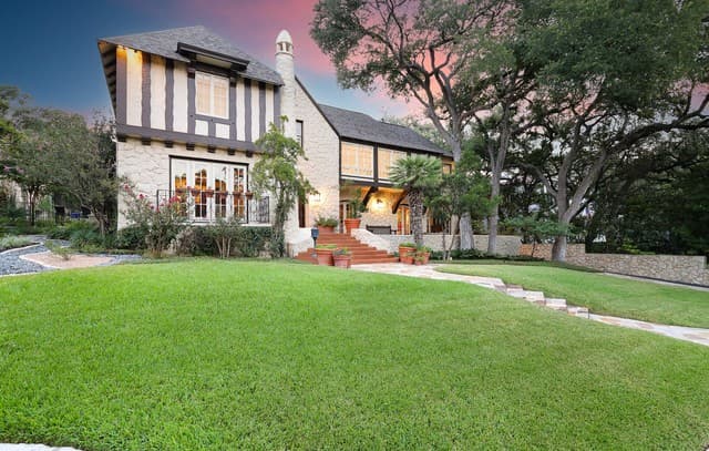 4-bedroom rental at 227 Devine Rd in Olmos Park, TX — photo 4