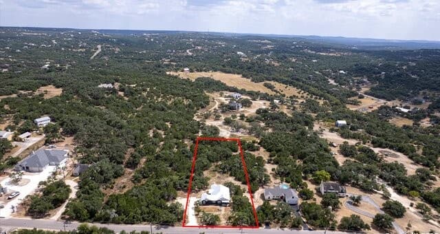 4-bedroom rental at 3225 Hawthorne in Spring Branch, TX — photo 2