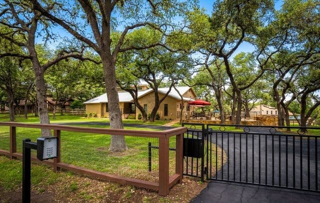 5-bedroom rental at 29274 Seabiscuit Dr in Fair Oaks Ranch, TX — photo 4
