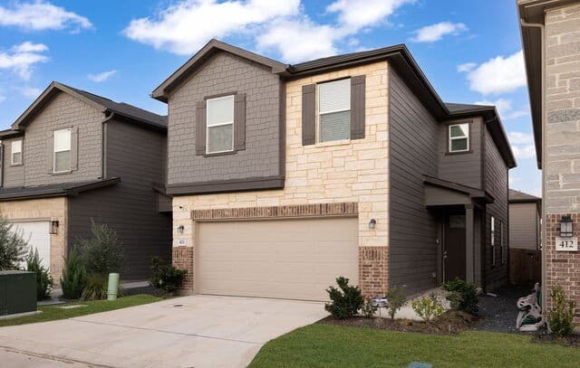 3-bedroom rental at 14839 Vance Jackson Rd Unit 411 in San Antonio, TX — photo 2
