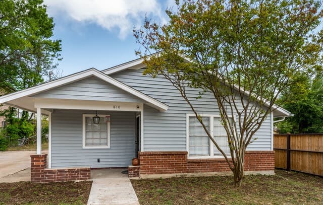 4-bedroom rental at 810 E Euclid Ave in San Antonio, TX — photo 1