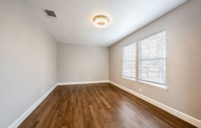 4-bedroom rental at 810 E Euclid Ave in San Antonio, TX — photo 4