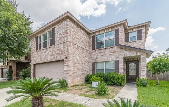 4-bedroom home for sale at 18 Sulfur Cyn in San Antonio TX