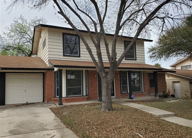 4-bedroom rental at 131 Nocturne in San Antonio, TX — photo 1