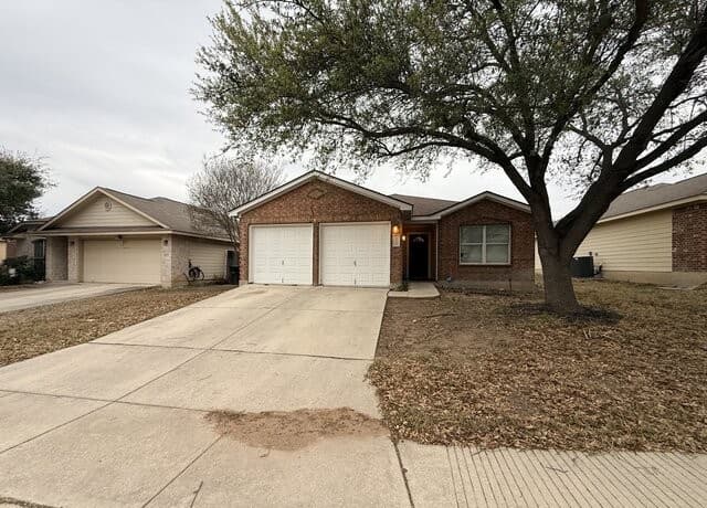 3-bedroom rental at 5715 Grandwood in San Antonio, TX — photo 1