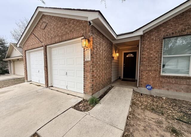 3-bedroom rental at 5715 Grandwood in San Antonio, TX — photo 3