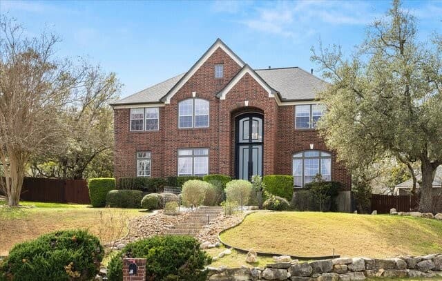 5-bedroom rental at 8718 Timberland Trl in Fair Oaks Ranch, TX — photo 2
