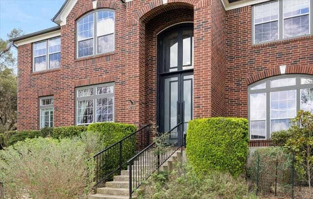 5-bedroom rental at 8718 Timberland Trl in Fair Oaks Ranch, TX — photo 4