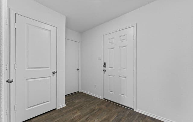 5-bedroom rental at 15515 Mint Patch Meadow in Von Ormy, TX — photo 3