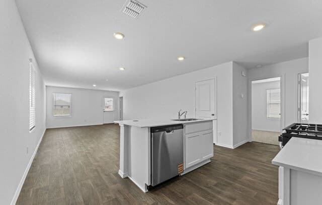 3-bedroom rental at 15507 Mint Patch Meadow in Von Ormy, TX — photo 4