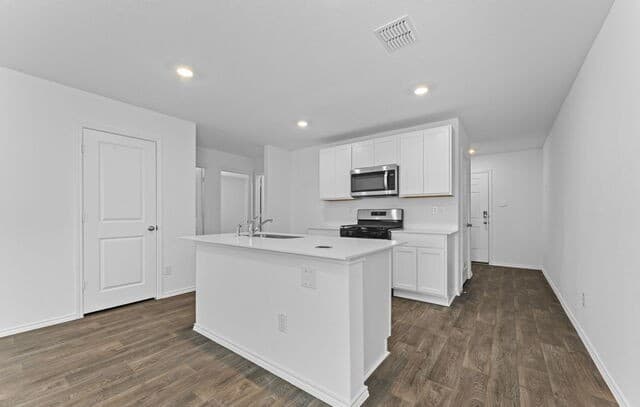 3-bedroom rental at 15507 Mint Patch Meadow in Von Ormy, TX — photo 5