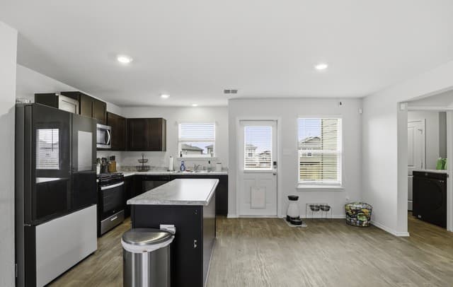 3-bedroom rental at 5839 Kendall Prairie in San Antonio, TX — photo 2